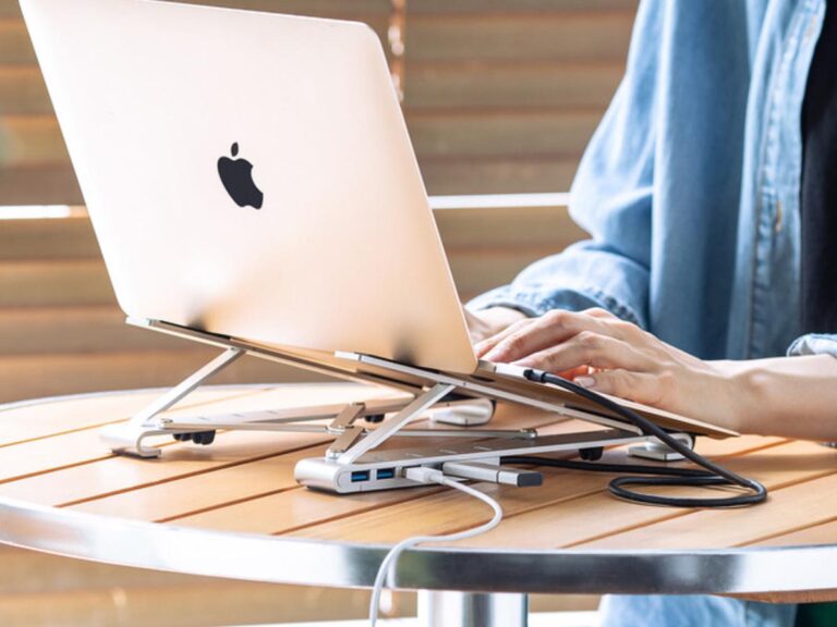 機器に合わせてトランスフォーム！ USBハブ付きノートパソコンスタンド