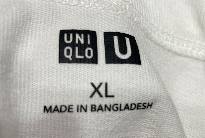 Tシャツにプリントされたユニクロのマーク