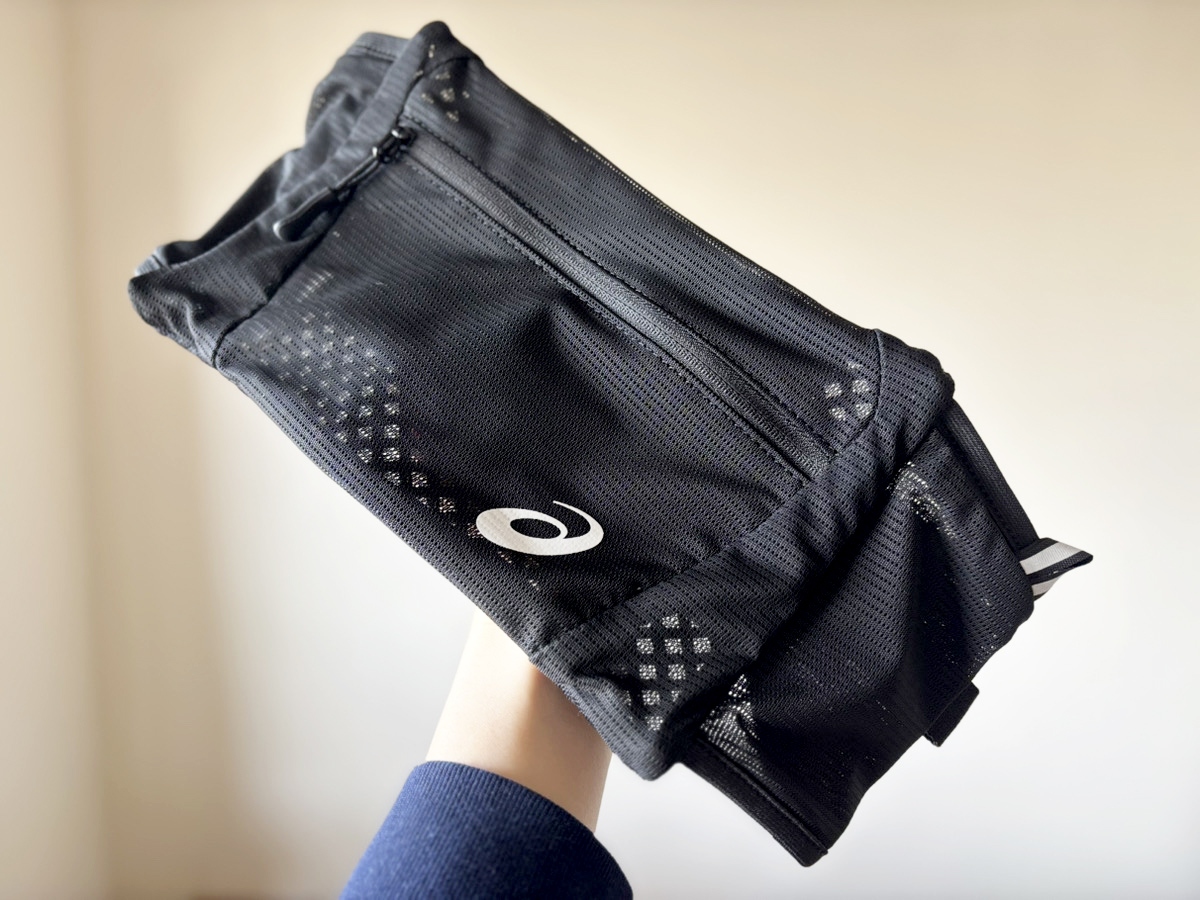 これ買って正解でした！」アシックスの『ランニングポーチ』がマジで