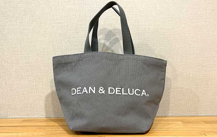 洗って乾いた後の『DEAN & DELUCA』トートバッグ