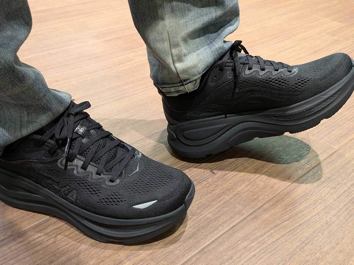 ホカ オネオネ HOKA ONEONE 美品 柔らかなクッショニングと驚きの軽さ 