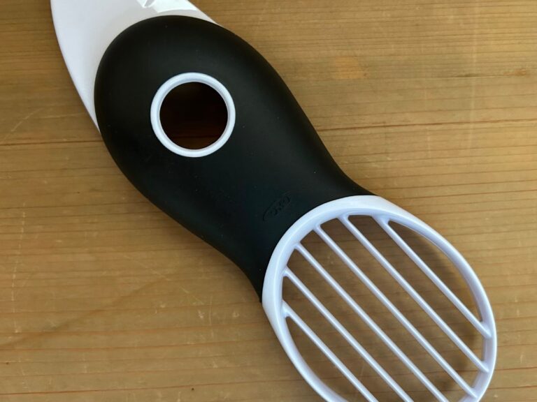 1台で3役こなす『OXO』のアボカドスライサーを使ってみると…「感動的に