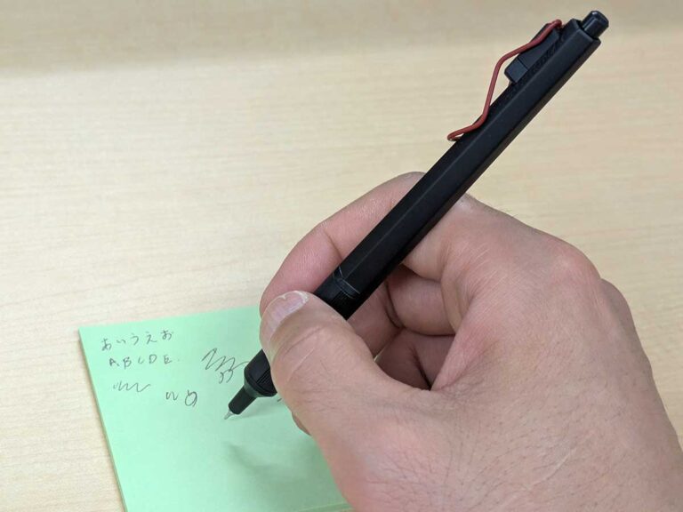 何コレ？書きやすい！」でチェックするとだいたいこのボールペンだった