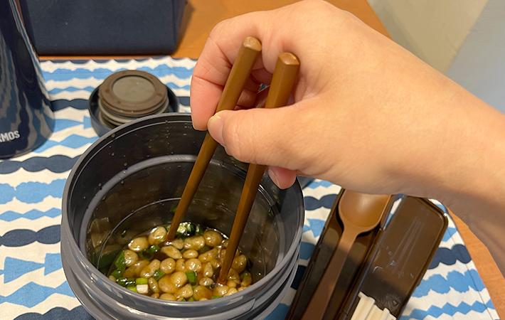 サーモス『ヌードルコンテナー そと麺』箸が短い