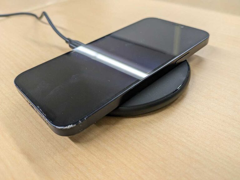 スマホの充電方法を変えただけで… 「ケーブルの抜き差しが馬鹿らしく