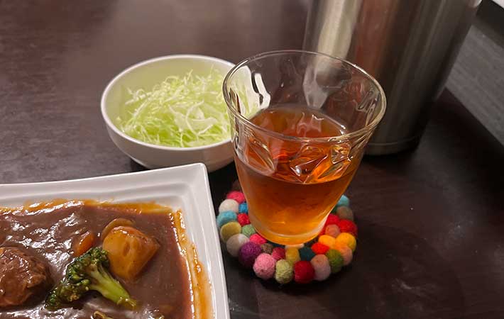 夕食と冷たいお茶