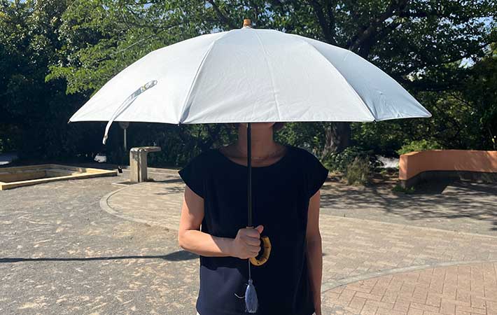 日傘の正しいさし方