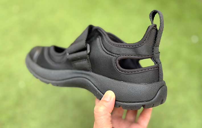 無印良品『スニーカーサンダル』カカト部分