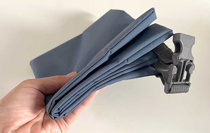 無印良品『高さを変えられる ランチバッグ ロールトップタイプ 大』たたんだ様子