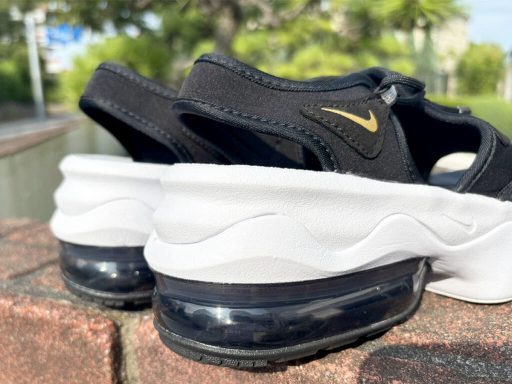 今だけ激安!NIKE スニーカー 美品!サンダルのおまけ付 何これ、めっちゃ履きやすい!」NIKEのスニーカーサンダル『エア