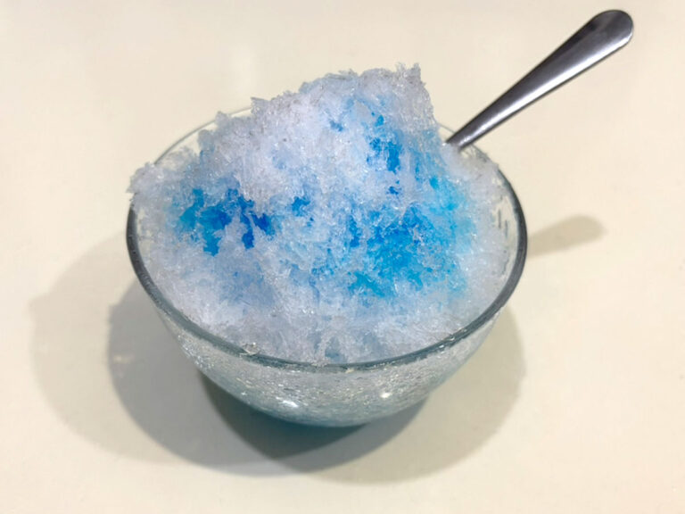 熱々のかき氷 まだまだ暑いよね… 食べたい時にサッと作れる『便利なかき氷器』がある
