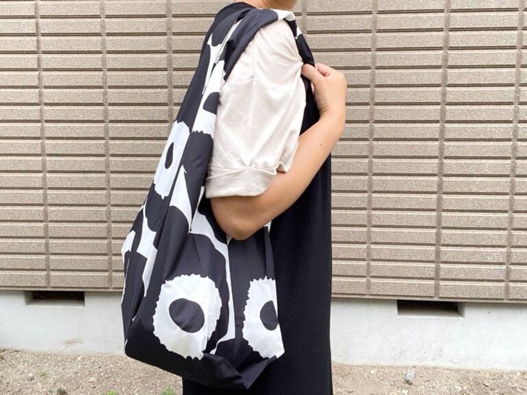 新品未開封【マリメッコ スマートバッグとコスメバッグのセット】 新品未開封【マリメッコ スマートバッグとコスメバッグのセット