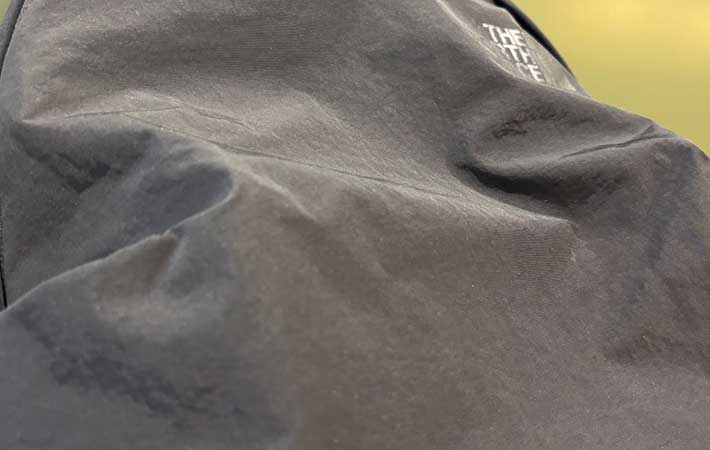 ノースフェイス『ネバーストップデイパック』柔らかいナイロン素材