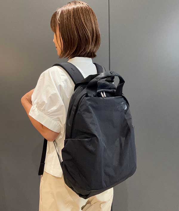 ノースフェイス『ネバーストップデイパック』を背負う筆者