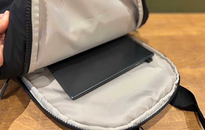 ノースフェイス『ネバーストップデイパック』独立したパソコンスリーブ