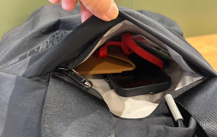 ノースフェイス『ネバーストップデイパック』フロントポケット