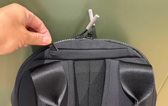 ノースフェイス『ネバーストップデイパック』隠しポケット