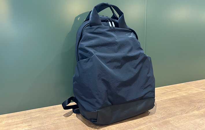 ノースフェイス『ネバーストップデイパック』荷物を入れた様子