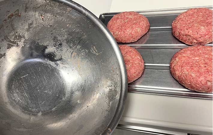 ハンバーグをこねたボウル