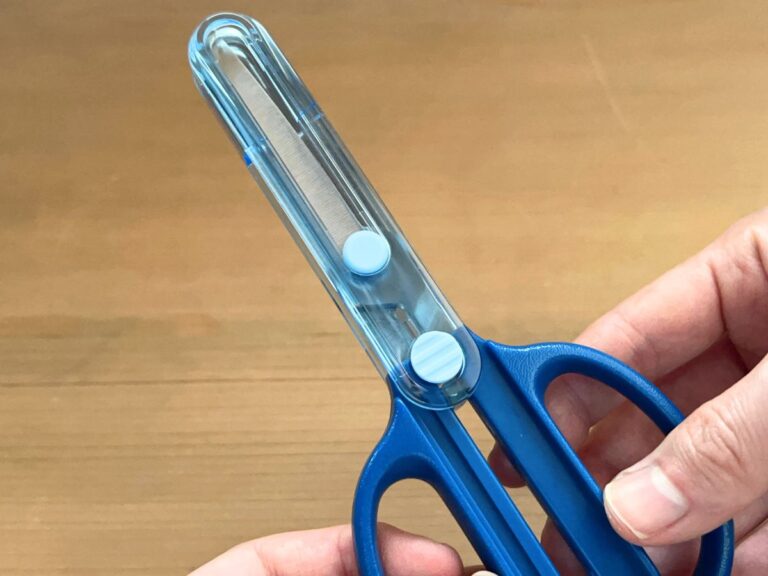 その発想はなかった！ 子供に安全な『キャップ一体型ハサミ』、実は