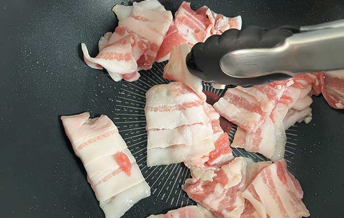 オクソー『ナイロンヘッドロックトング』中サイズ・お肉をはがす