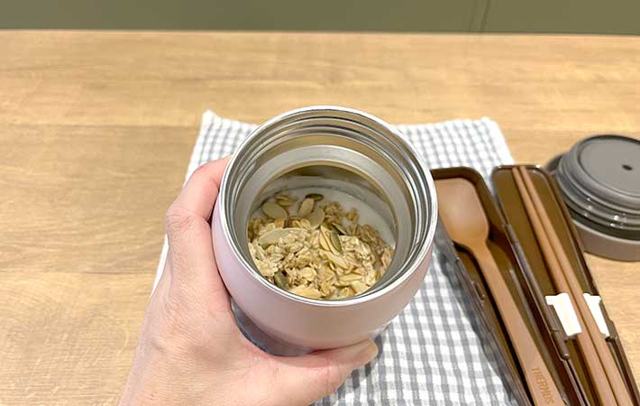 サーモス『真空断熱スープジャー』グラノーラをトッピング