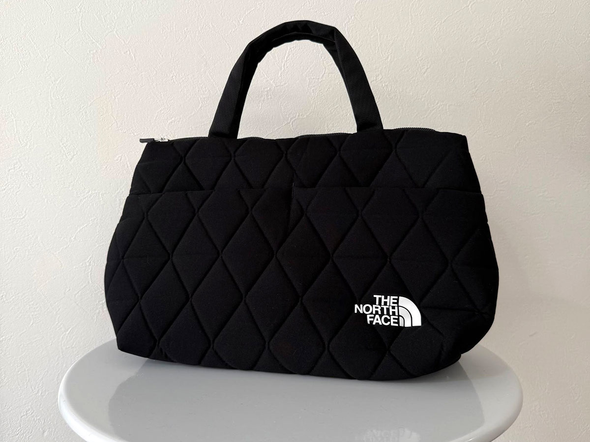 最強の通勤バッグ見つけた！」 シックでおしゃれなノースフェイス