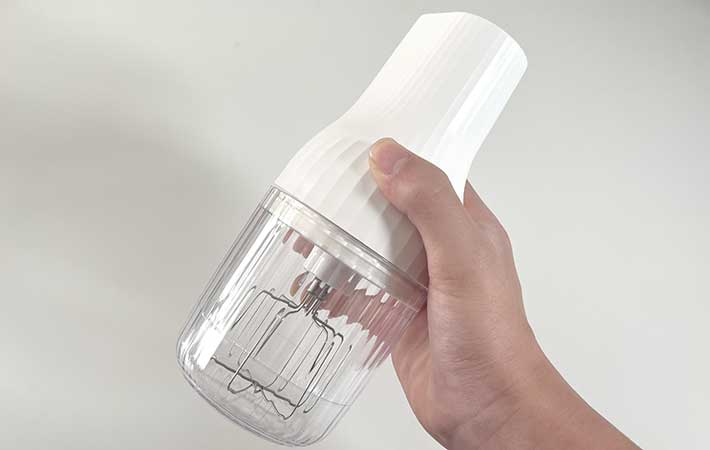 貝印『生クリッチ』片手で持つ