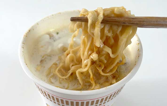 カップラーメンにトッピング