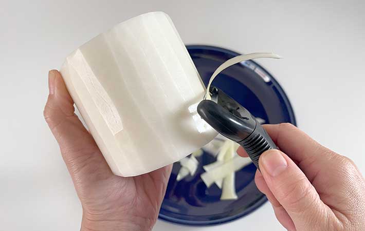 OXO『Y型ピーラー』大根の皮むき