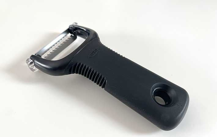 OXO『千切りピーラー』