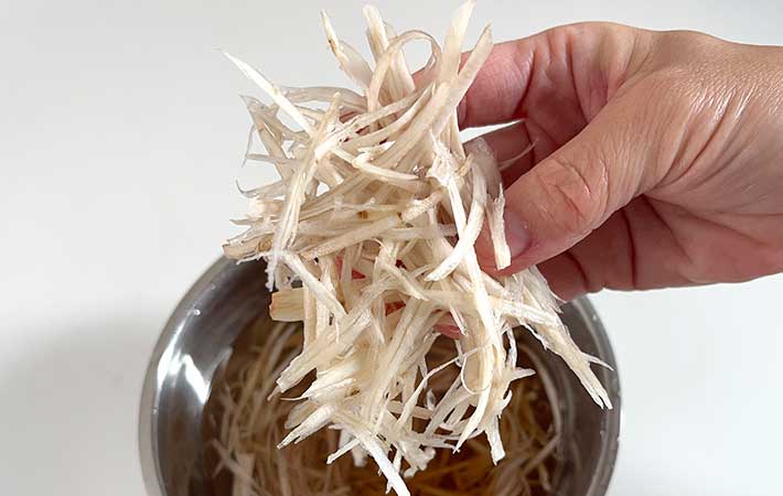 OXO『千切りピーラー』ゴボウの千切り