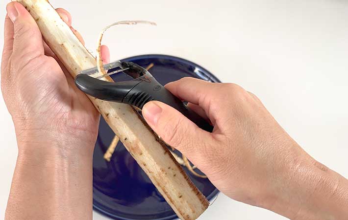 OXO『Y型ピーラー』ゴボウの皮むき