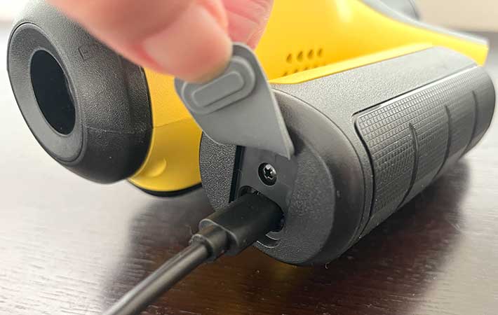 ケルヒャー『ハンディエア』充電中