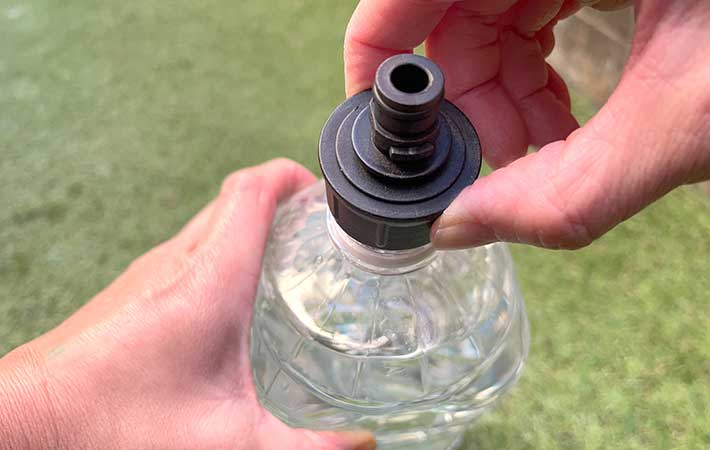 ペットボトルアダプターを取りつける
