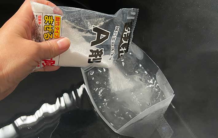 『ヘドロトルネード』洗浄カップにA剤を投入