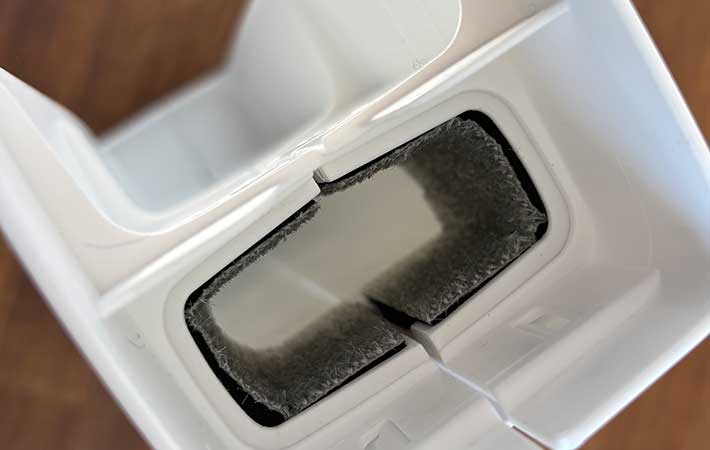 『高密度ブラシ トレループ』ハンディ伸縮タイプのケース上部