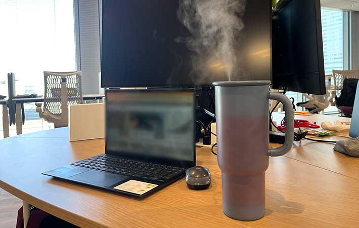 ドウシシャ『コロバーン』デスクの上