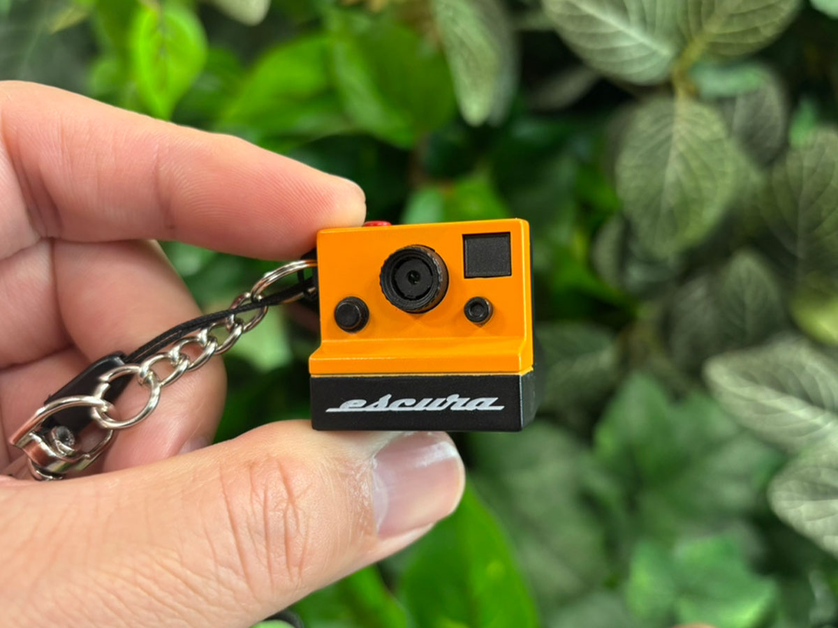 これ持っていろいろ出掛けたくなるやつ…！ 小型トイカメラ『Escura