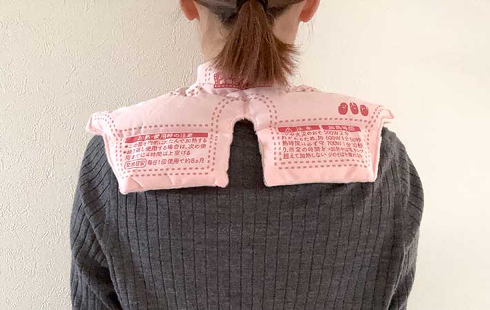 『あずきのチカラ』肩に載せた様子