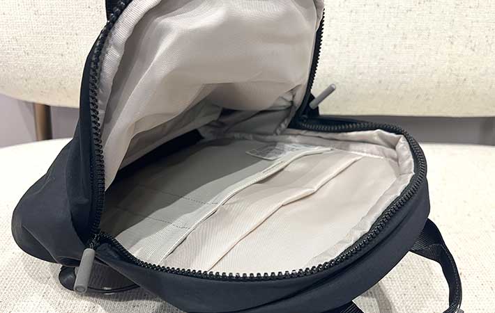 『ネバーストップミニバックパック』メイン収納内部