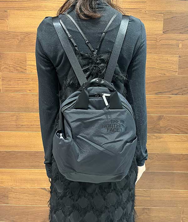 『ネバーストップミニバックパック』背負った様子