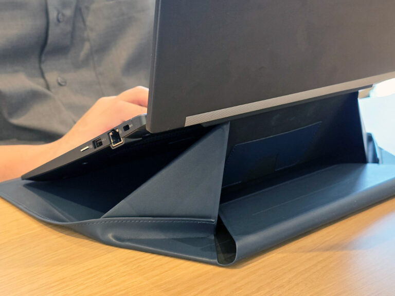 PCを安全に持ち運びたい」「スタンドも欲しい」 それ、MOFTなら1つで