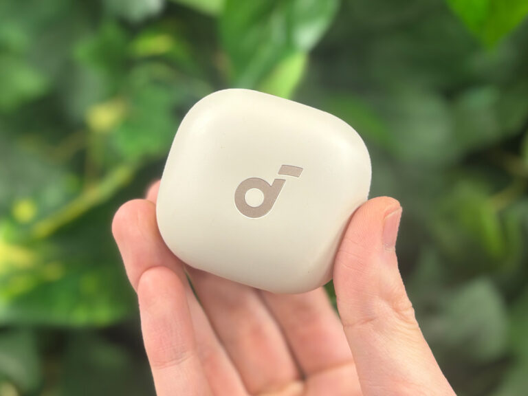 スマホを立て掛けられるスタンドだけど？ 実は買って四代目の