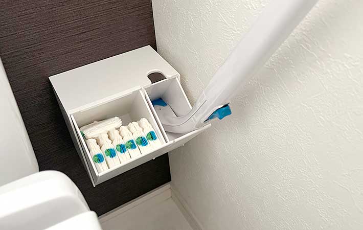 山崎実業『ウォール流せるトイレブラシ＆替えブラシホルダー』フラップ式