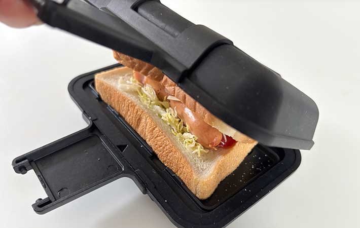 『レンジグリル ホットサンドメーカー』本体を閉じる
