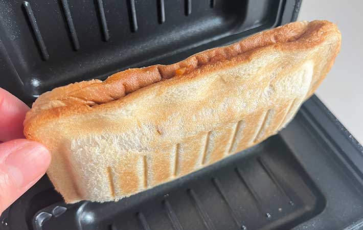 『レンジグリル ホットサンドメーカー』途中で中身をひっくり返す