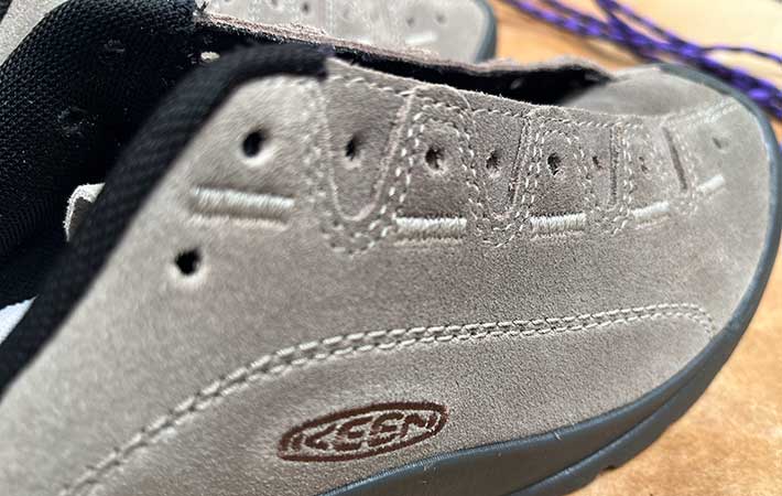 キーン『ジャスパー』表面が占める程度にスプレーする