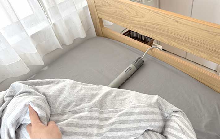 cado『FOEHN LITE』布団に置く
