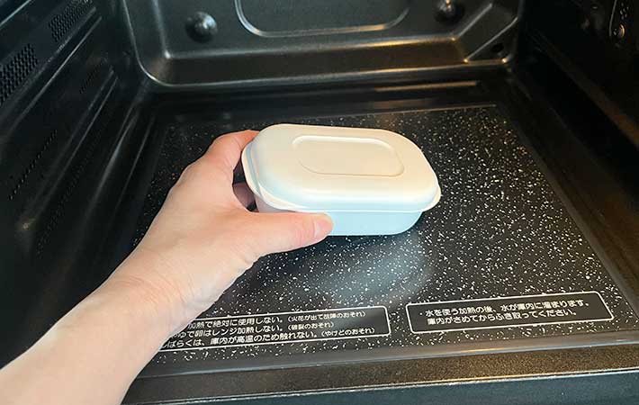 マーナ『極 冷凍ごはん容器』蓋をしたままレンジ加熱OK
